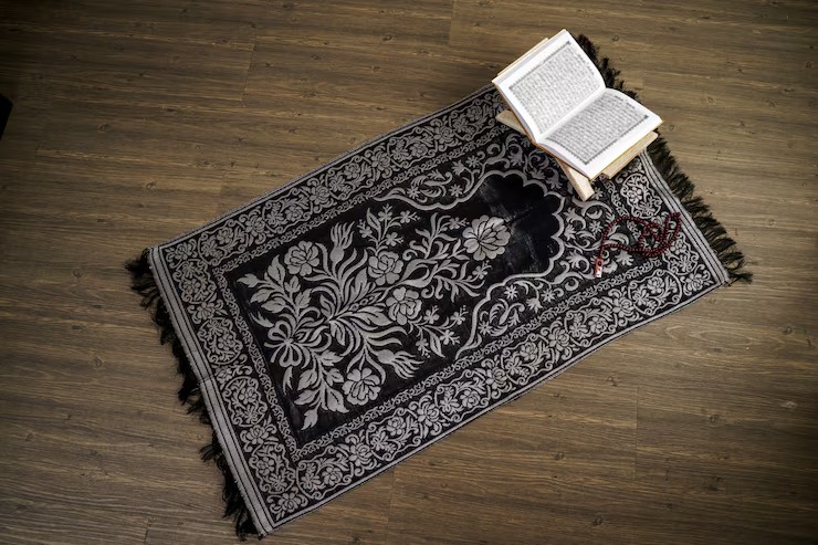 راهنمای نگهداری و شستشوی فرش مسجد: چگونه عمر سجاده را به ۳۰ سال برسانیم؟
